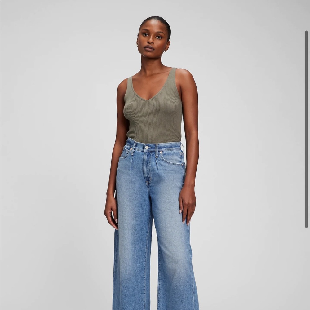 GAP Double V Neck Rib Tank - Picture 3 of 4